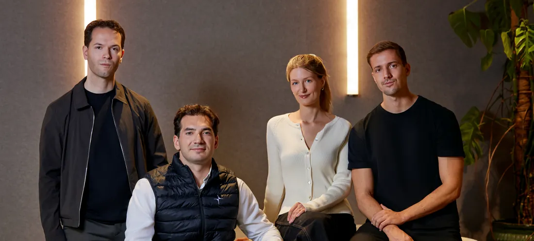 Das Team von Zenline AI gemeinsam im Büro in Zürich